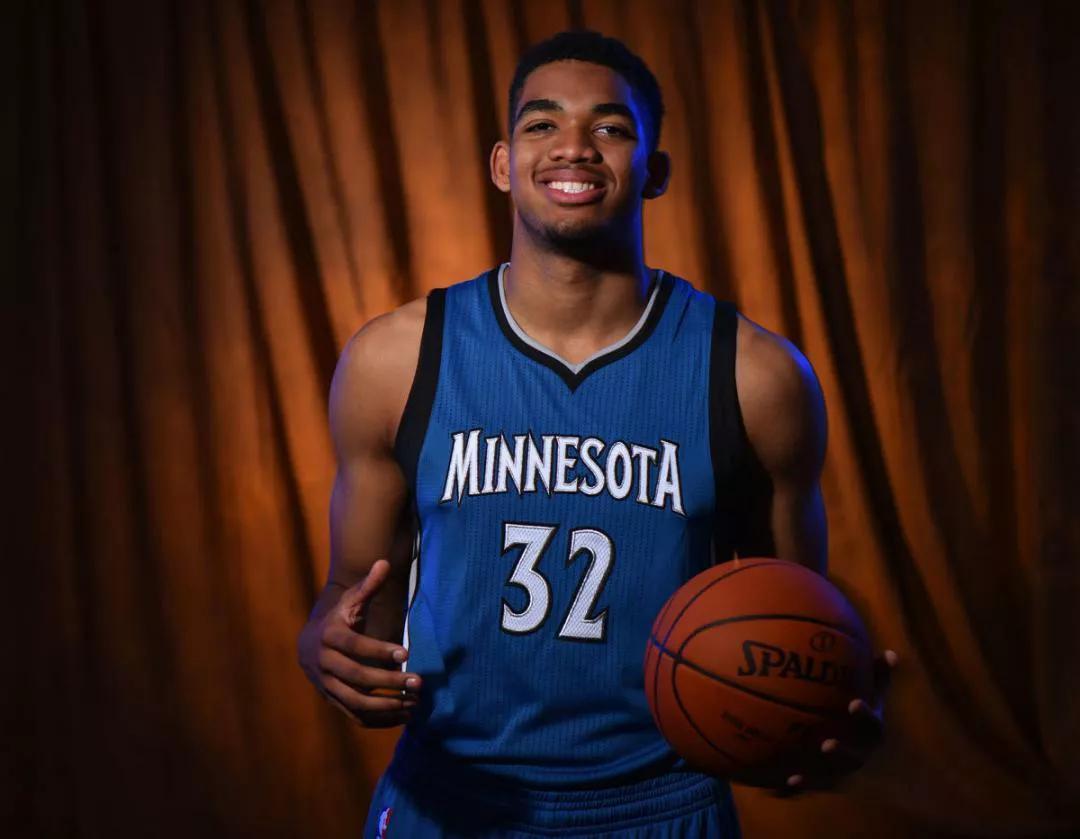 露了不少问 露了不少问